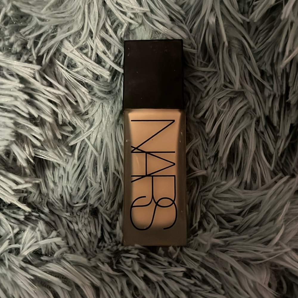NARS ALL DAY LUMINOUS WEIGHTLESS FOUNDATION